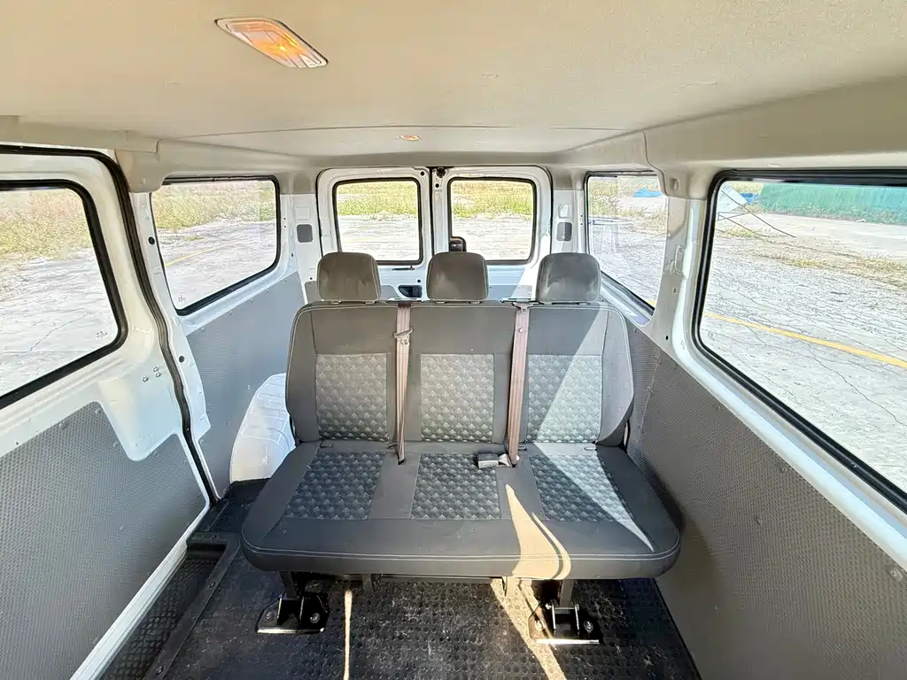 Maxus MAXUS V80 2023 2.0T PLUS Manual City Edition Short Wheelbase Ultra Low Roof 5/6 Seats 2023 - thumbnail 19