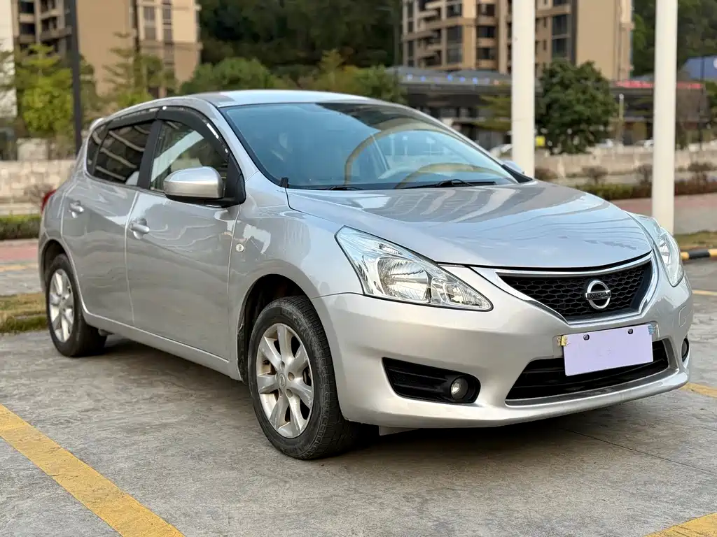 Nissan Nissan Tiida 2011 1.6L CVT Comfort Model 2014 - thumbnail 3