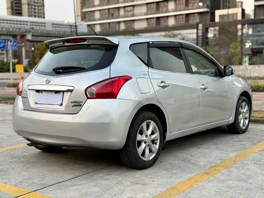 Nissan Nissan Tiida 2011 1.6L CVT Comfort Model 2014 - thumbnail 7
