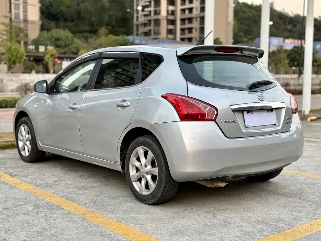 Nissan Nissan Tiida 2011 1.6L CVT Comfort Model 2014 - thumbnail 9