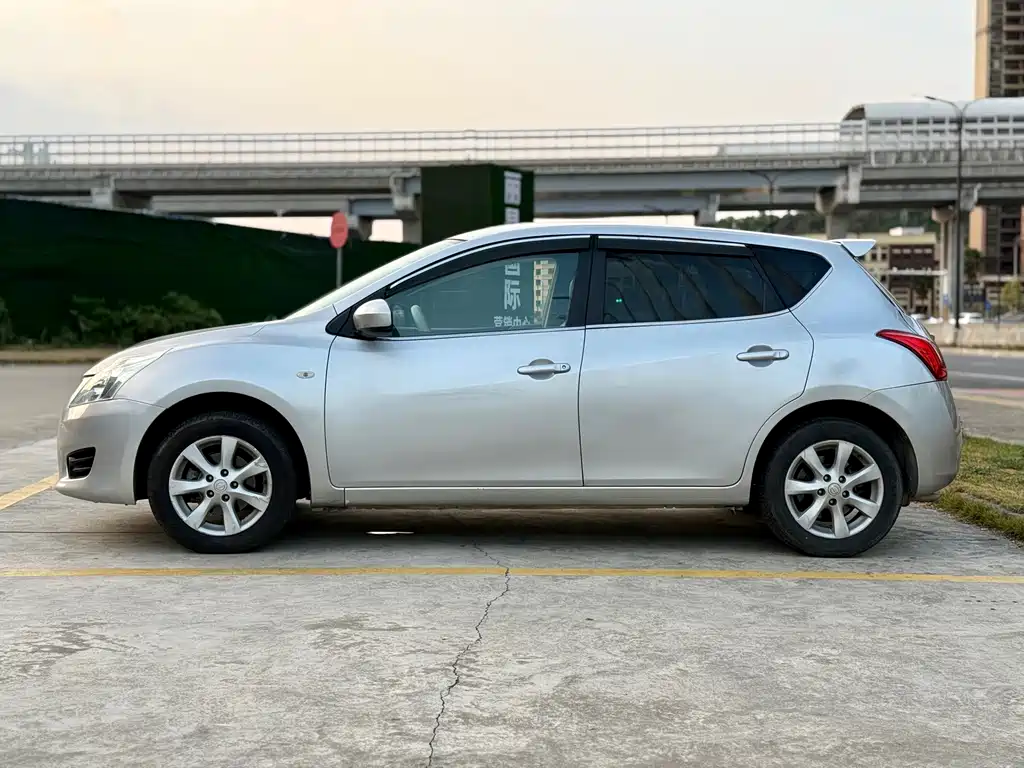 Nissan Nissan Tiida 2011 1.6L CVT Comfort Model 2014 - thumbnail 10