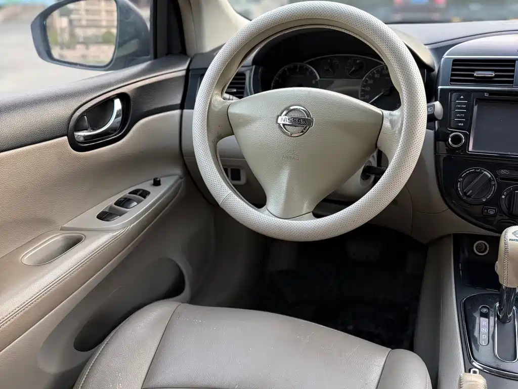 Nissan Nissan Tiida 2011 1.6L CVT Comfort Model 2014 - thumbnail 11