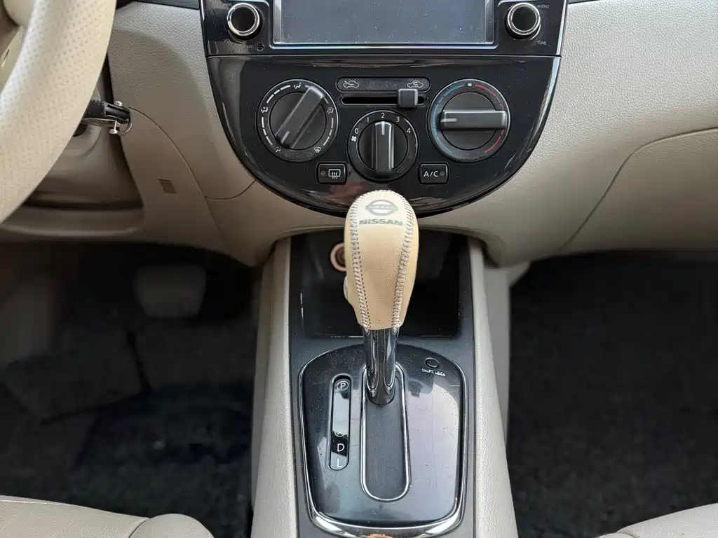 Nissan Nissan Tiida 2011 1.6L CVT Comfort Model 2014 - thumbnail 13