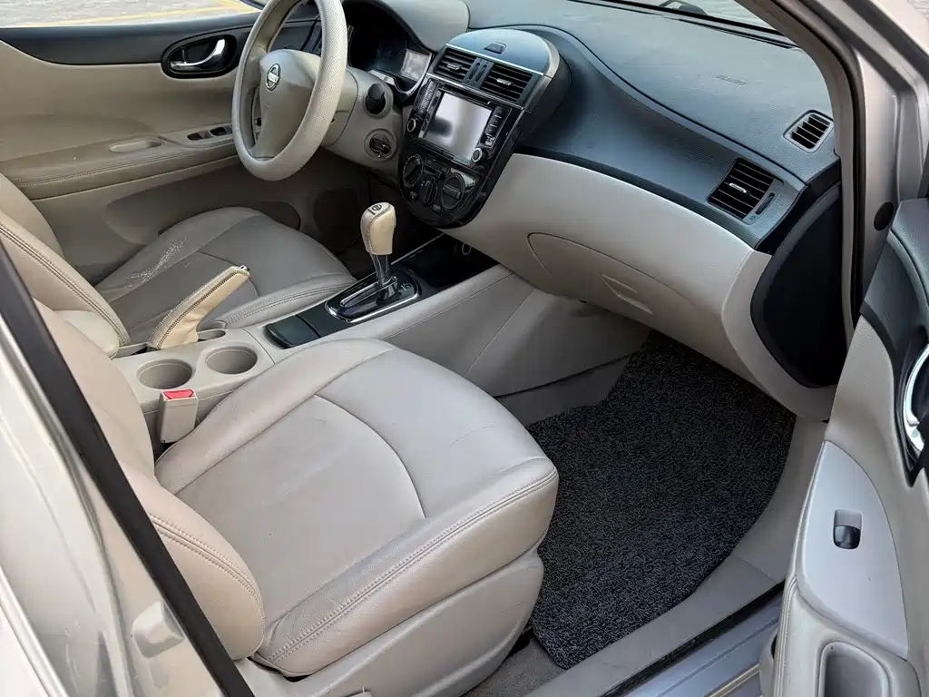 Nissan Nissan Tiida 2011 1.6L CVT Comfort Model 2014 - thumbnail 14