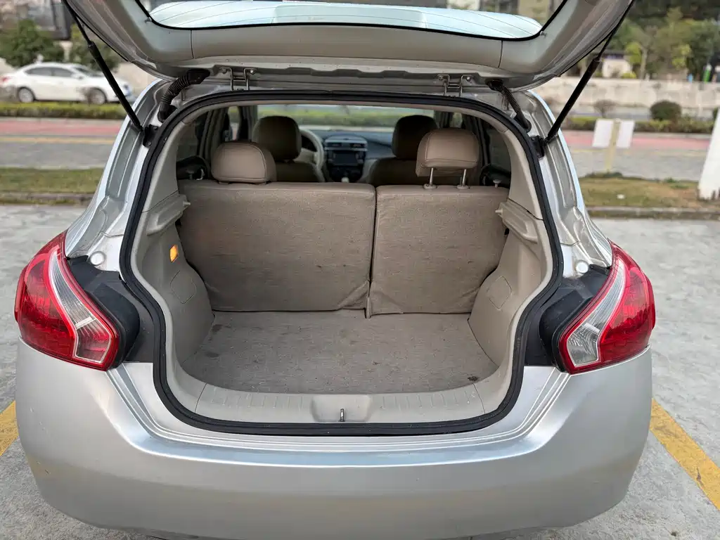 Nissan Nissan Tiida 2011 1.6L CVT Comfort Model 2014 - thumbnail 15