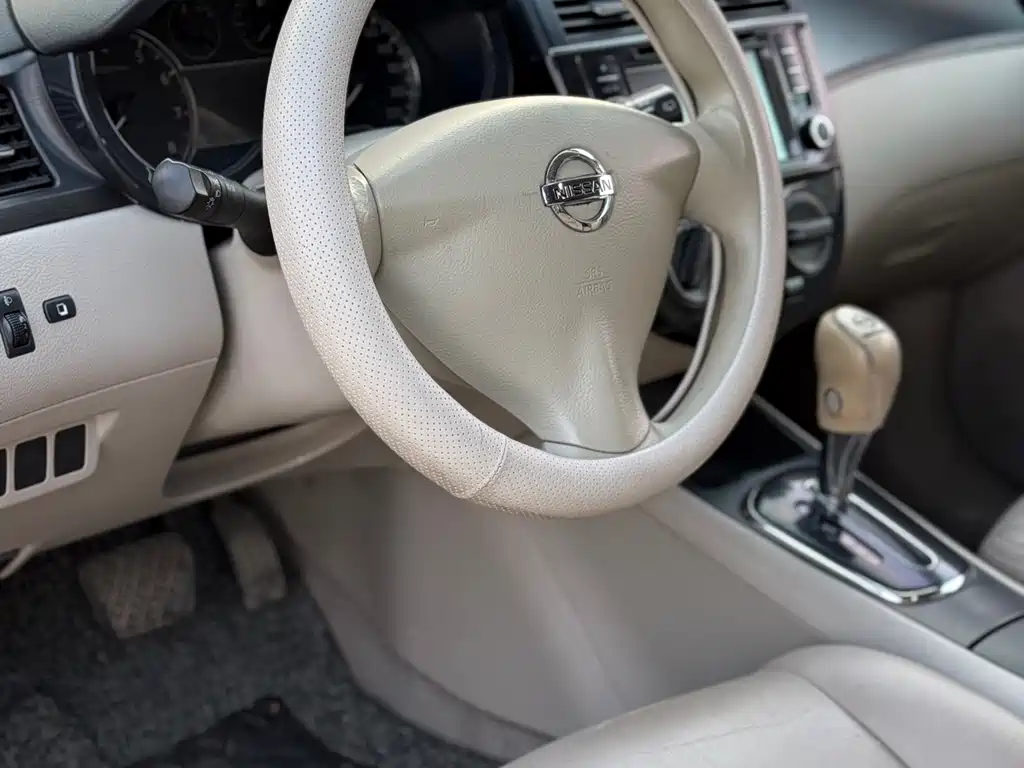 Nissan Nissan Tiida 2011 1.6L CVT Comfort Model 2014 - thumbnail 17