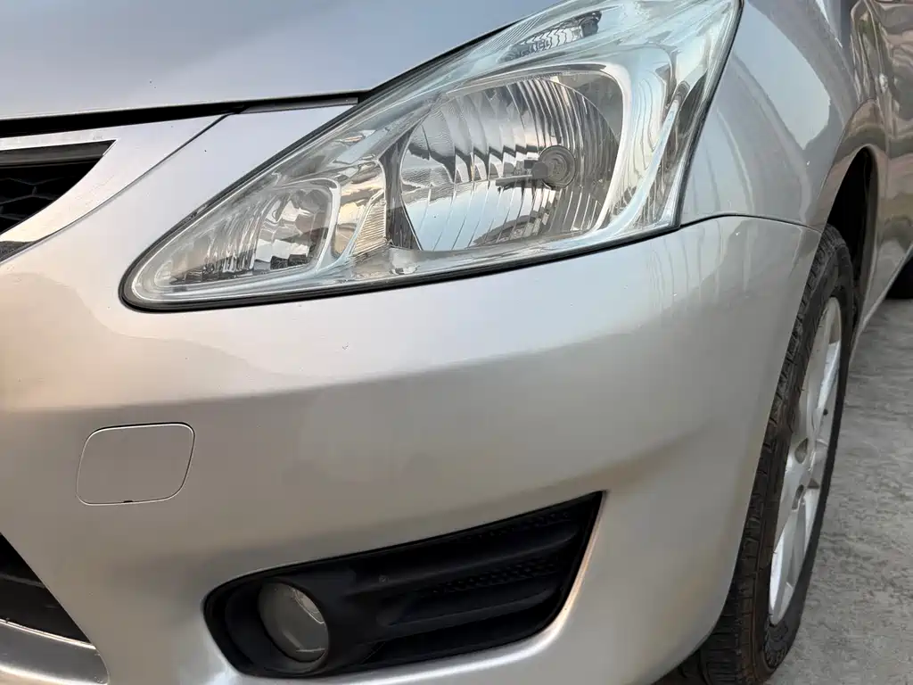 Nissan Nissan Tiida 2011 1.6L CVT Comfort Model 2014 - thumbnail 23
