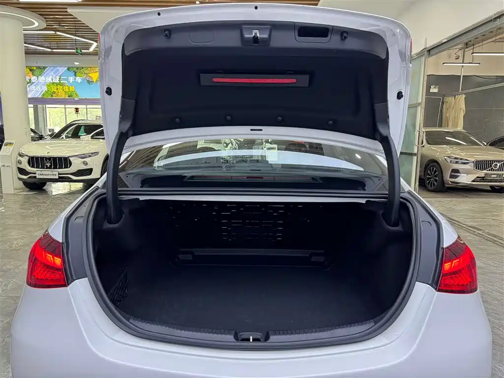 Mercedes-Benz Mercedes-Benz C-Class 2024 Facelift C 260 L Sport Edition 2024 - thumbnail 8