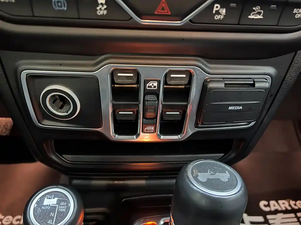 Jeep Jeep Wrangler 4xe Sahara 2021 4-Door 2.0T 2023 - thumbnail 24