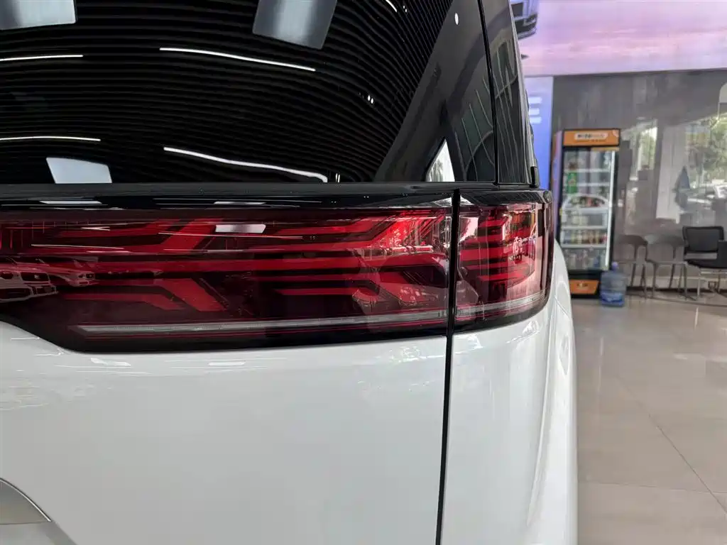 Denza DENZA D9 2022 DM-i 970 AWD Premium Edition 2023 - thumbnail 8