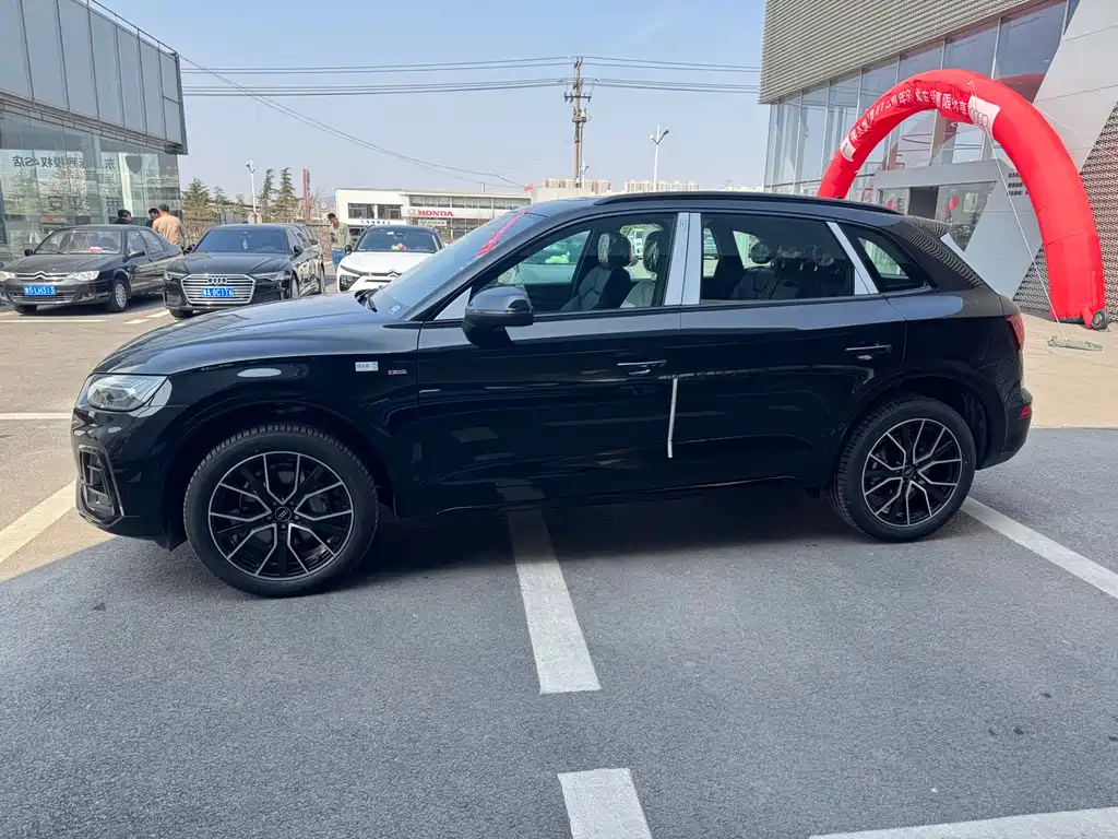 Audi Audi Q5L 2025 40 TFSI Luxury Dynamic Model 2026 - thumbnail 3