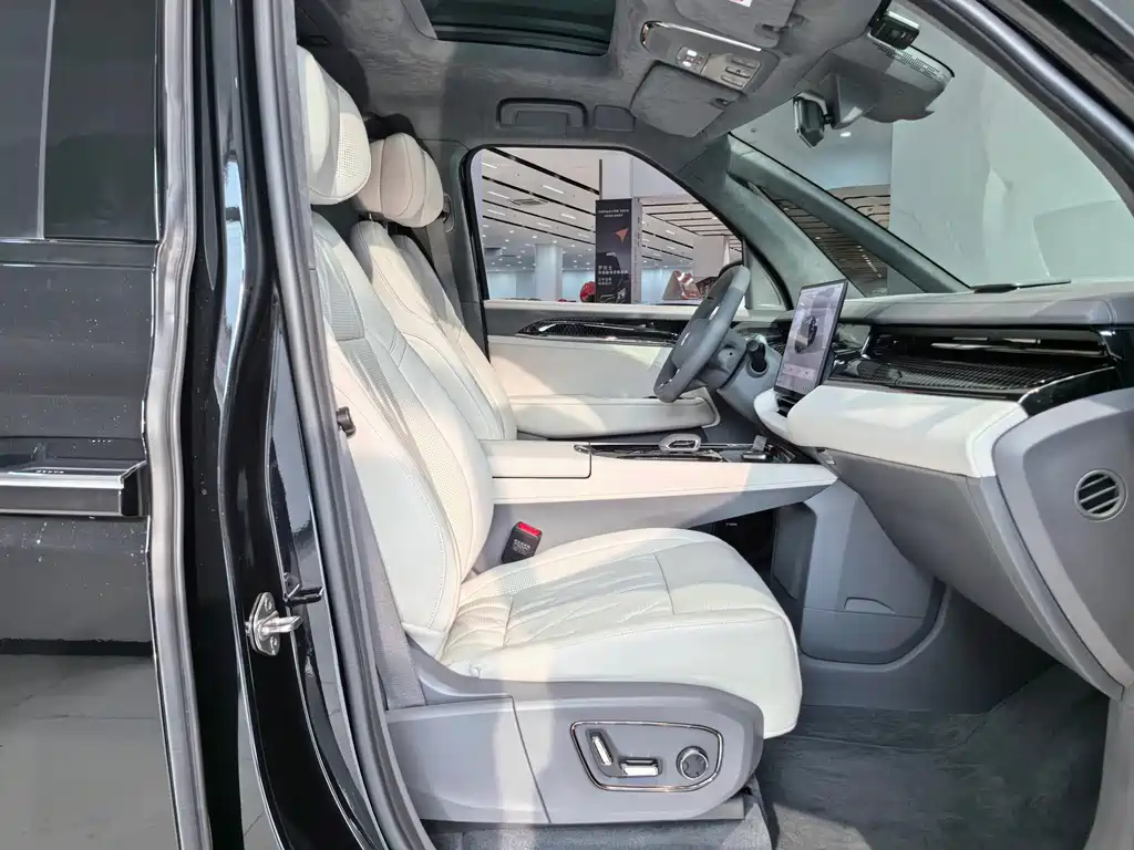 Zeekr Zeekr 009 2024 Six-Seat Executive Edition AWD 108kWh 2025 - thumbnail 17