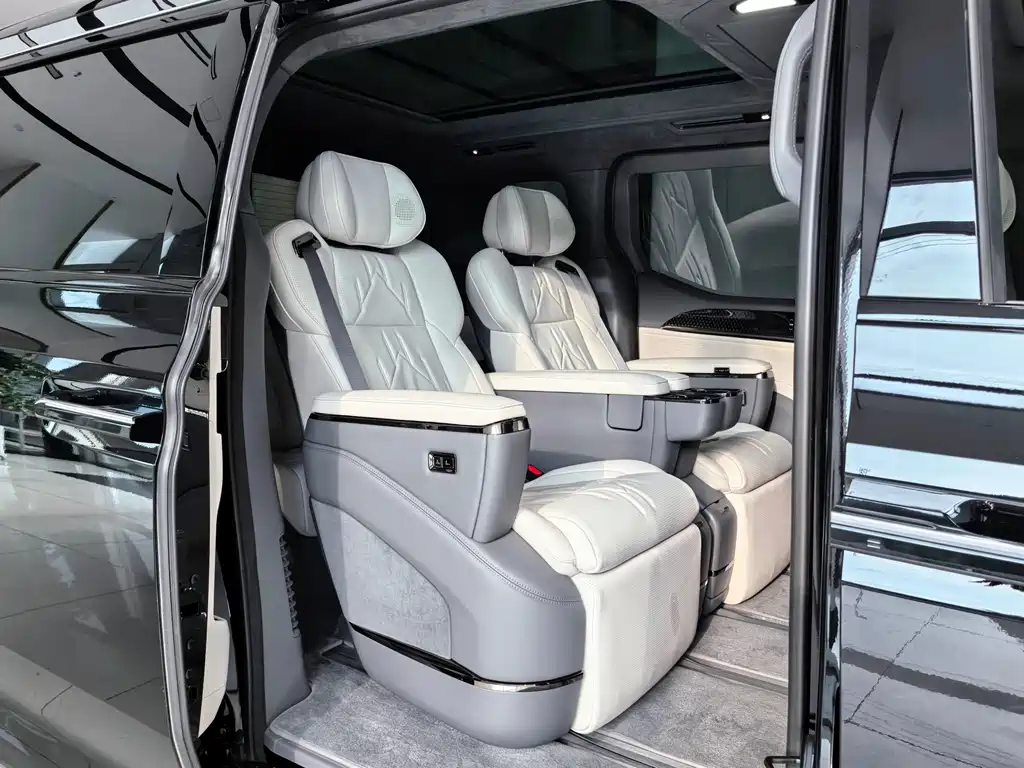 Zeekr Zeekr 009 2024 Six-Seat Executive Edition AWD 108kWh 2025 - thumbnail 18