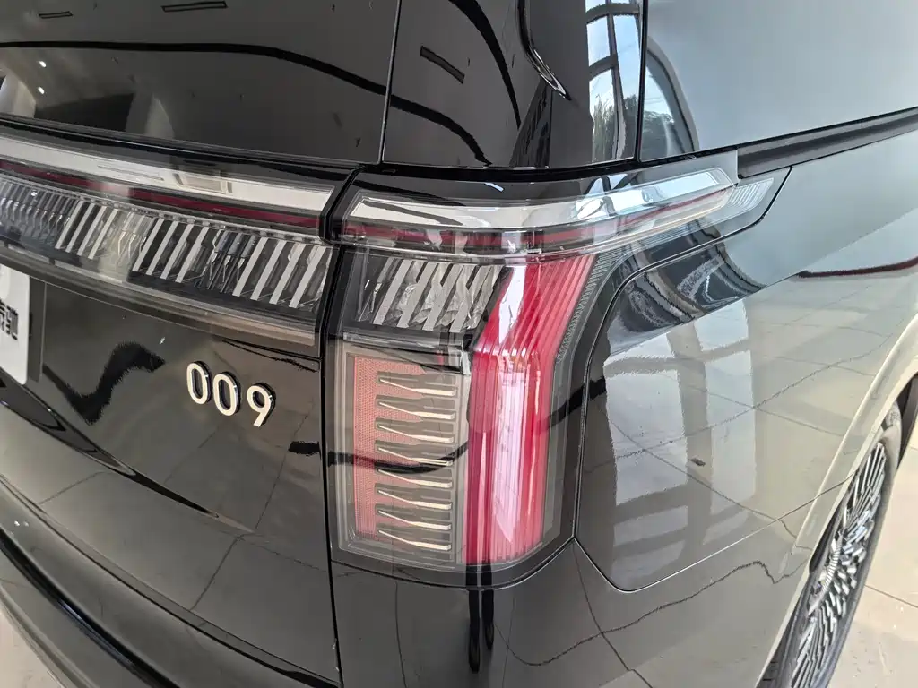 Zeekr Zeekr 009 2024 Six-Seat Executive Edition AWD 108kWh 2025 - thumbnail 29