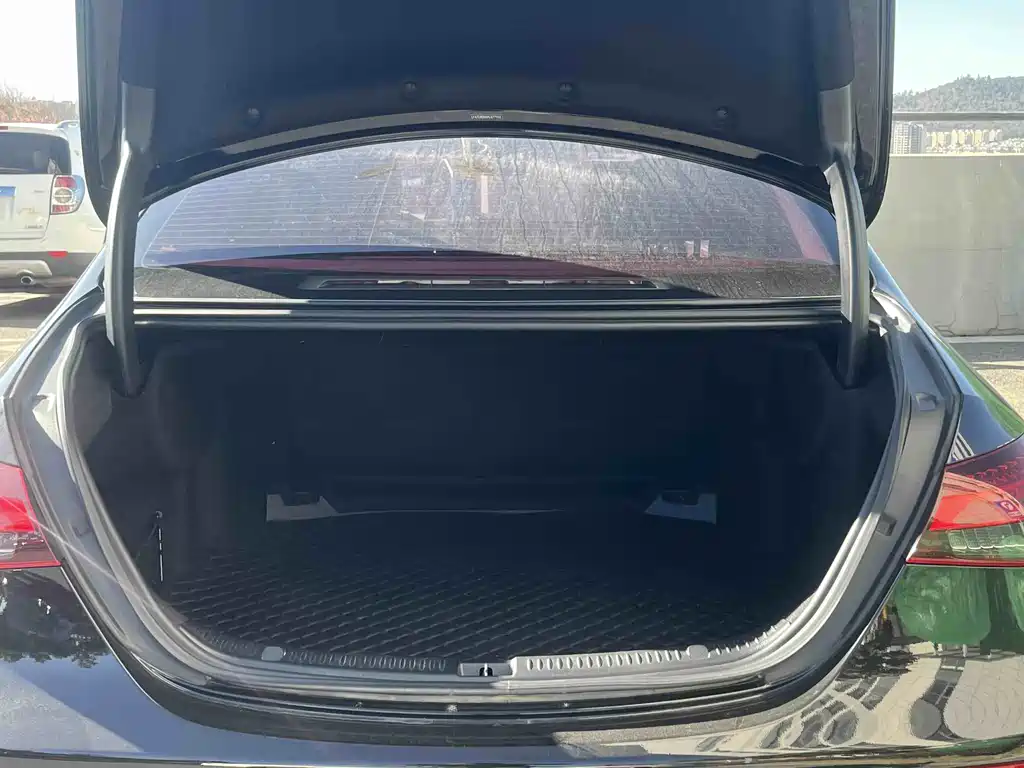 Mercedes-Benz Mercedes-Benz E-Class 2023 E 300 L Fashion Edition 2022 - thumbnail 18