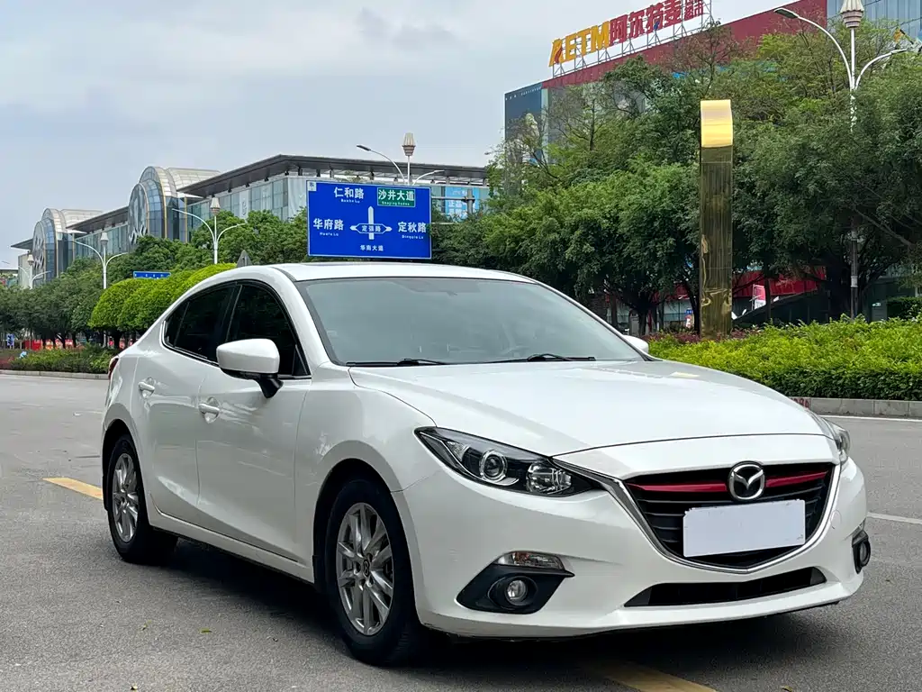 Mazda Mazda 3 Axela 2016 Sedan 1.5L Automatic Luxury Edition 2015 - thumbnail 3