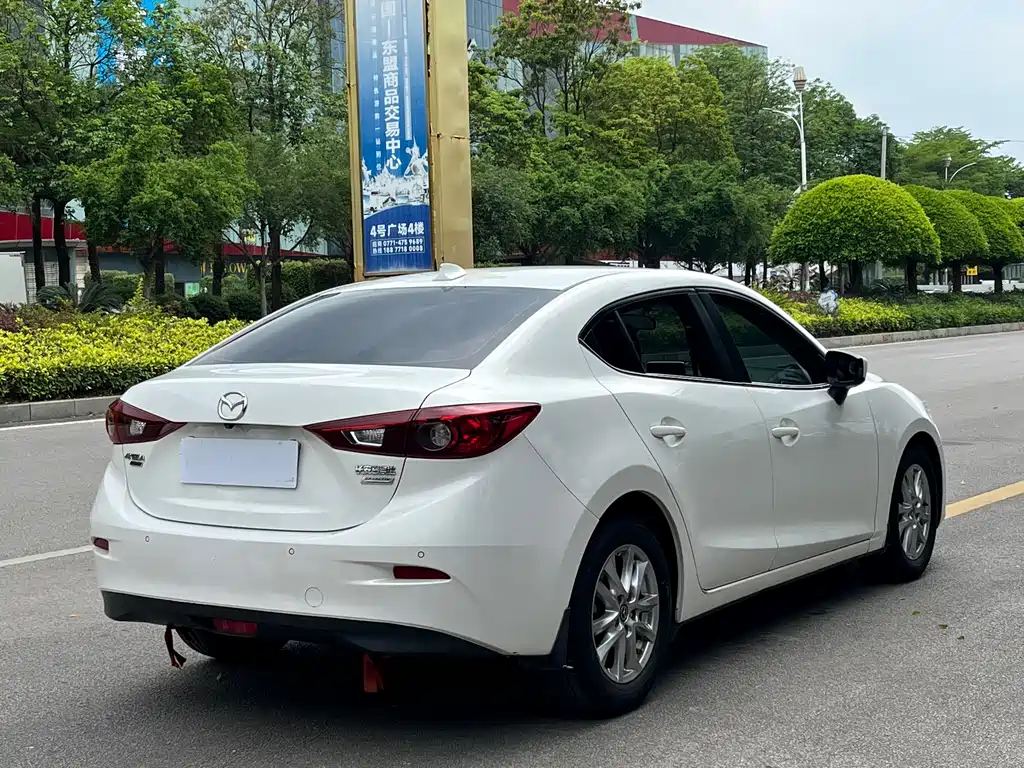 Mazda Mazda 3 Axela 2016 Sedan 1.5L Automatic Luxury Edition 2015 - thumbnail 4