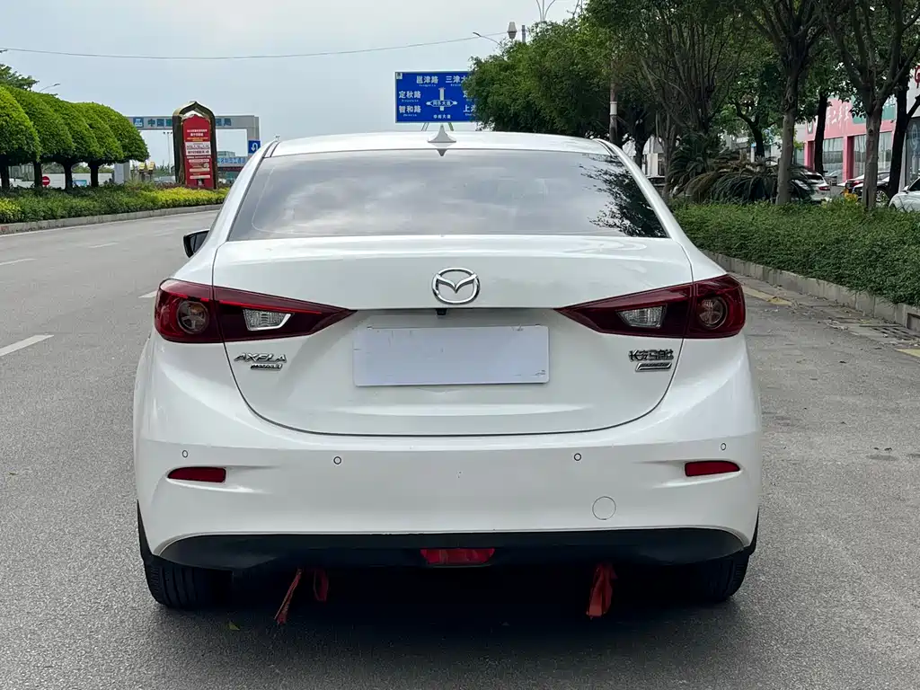 Mazda Mazda 3 Axela 2016 Sedan 1.5L Automatic Luxury Edition 2015 - thumbnail 5