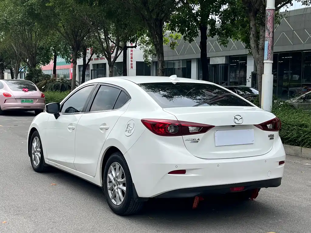 Mazda Mazda 3 Axela 2016 Sedan 1.5L Automatic Luxury Edition 2015 - thumbnail 6