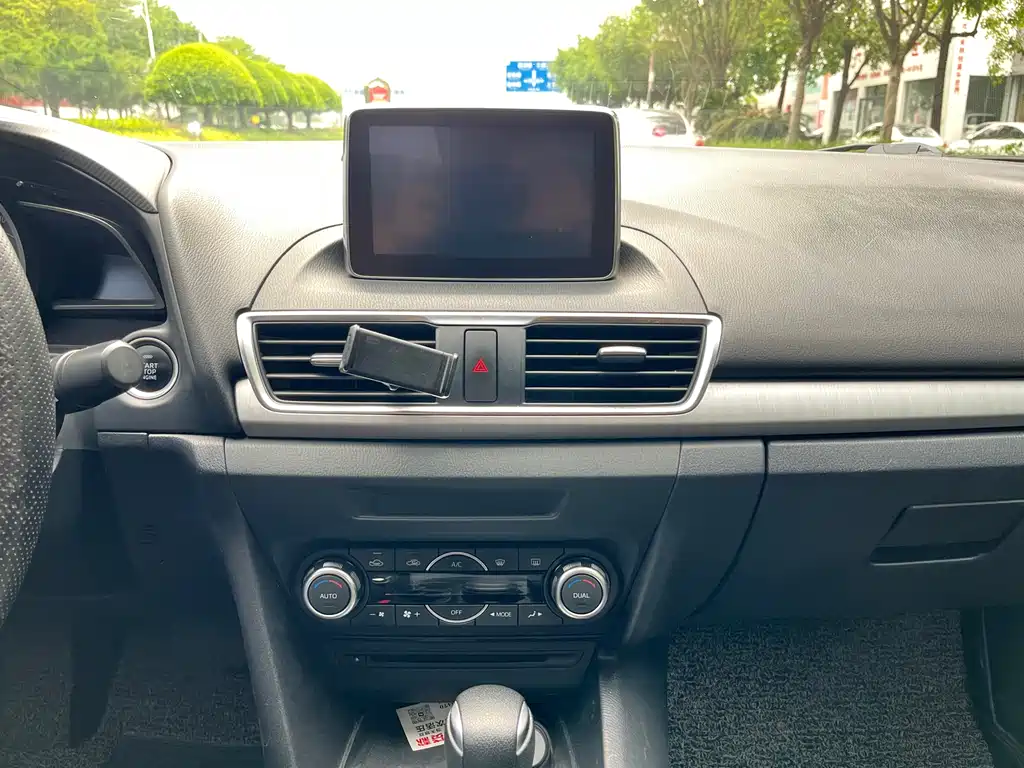 Mazda Mazda 3 Axela 2016 Sedan 1.5L Automatic Luxury Edition 2015 - thumbnail 13