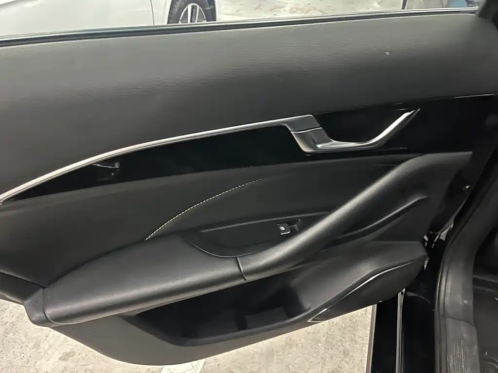 Bestune Bestune B70 2023 Model 3rd Generation 1.5T Automatic Comfort Edition 2023 - thumbnail 6