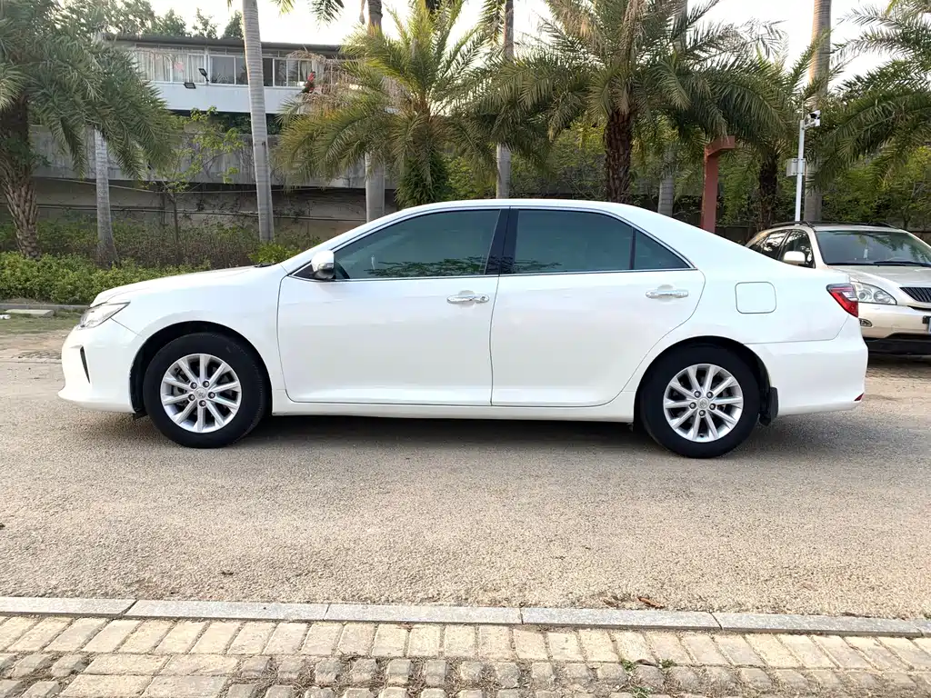 Toyota Toyota Camry 2016 2.0G 10th Anniversary Commemorative Leading Edition 2017 - thumbnail 3
