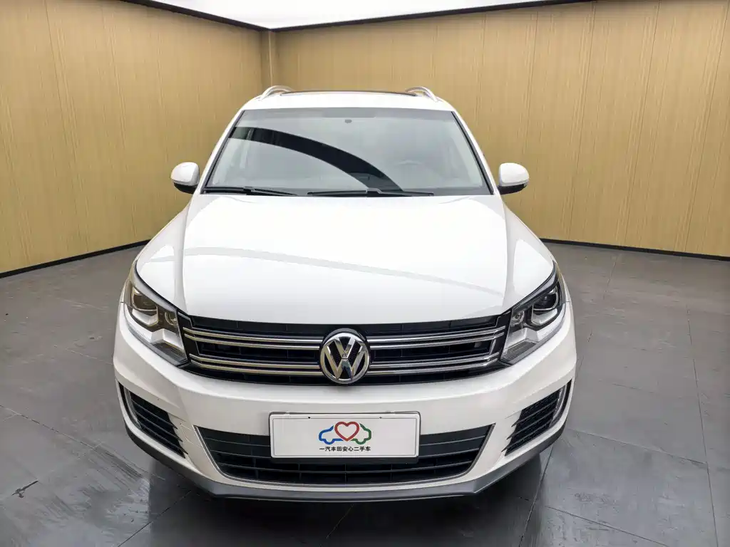 Volkswagen Tiguan 2013 1.8TSI Automatic AWD Luxury Edition 2014 - thumbnail 2