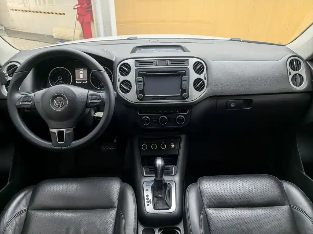 Volkswagen Tiguan 2013 1.8TSI Automatic AWD Luxury Edition 2014 - thumbnail 6