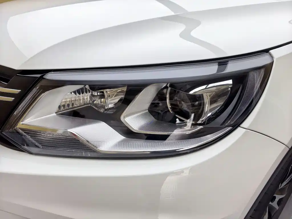 Volkswagen Tiguan 2013 1.8TSI Automatic AWD Luxury Edition 2014 - thumbnail 8