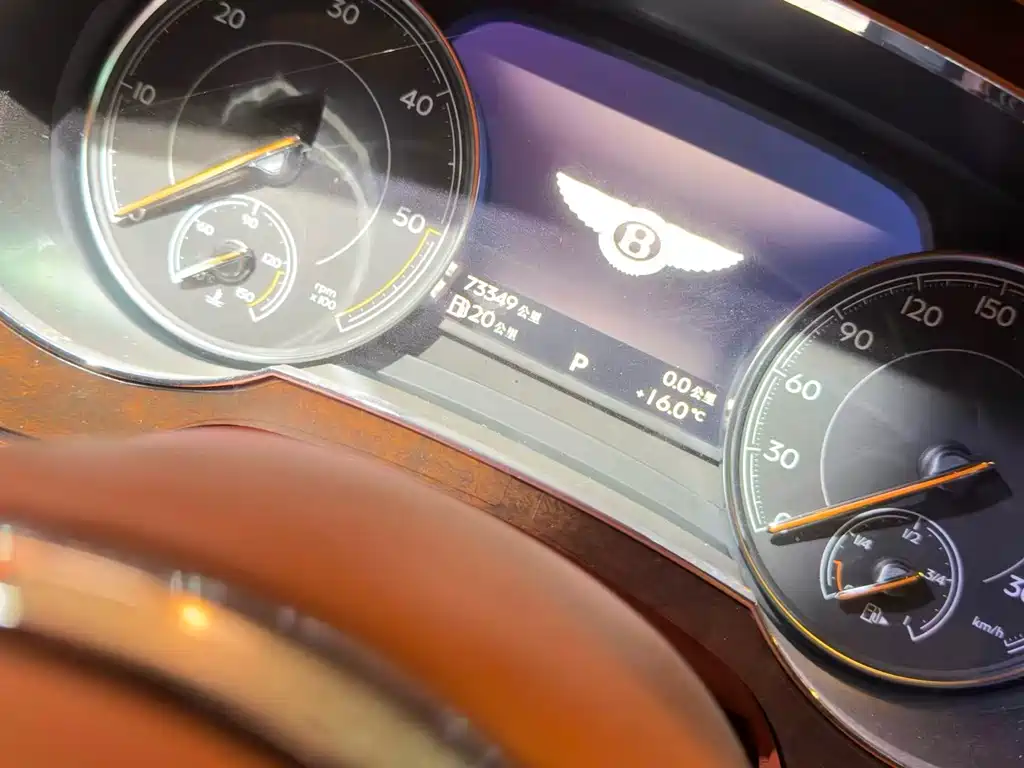 Bentley Bentayga 2017 4.0T Diesel Euro-spec 2019 - thumbnail 6
