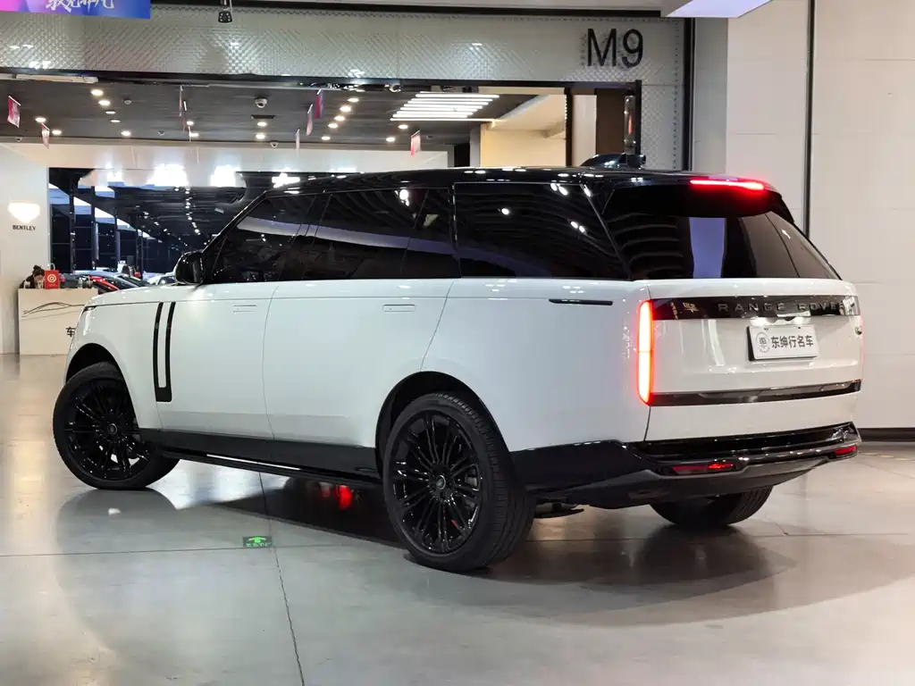 Land Rover Range Rover 2023 3.0 L6 400PS Autobiography Long Wheelbase 2023 - thumbnail 4