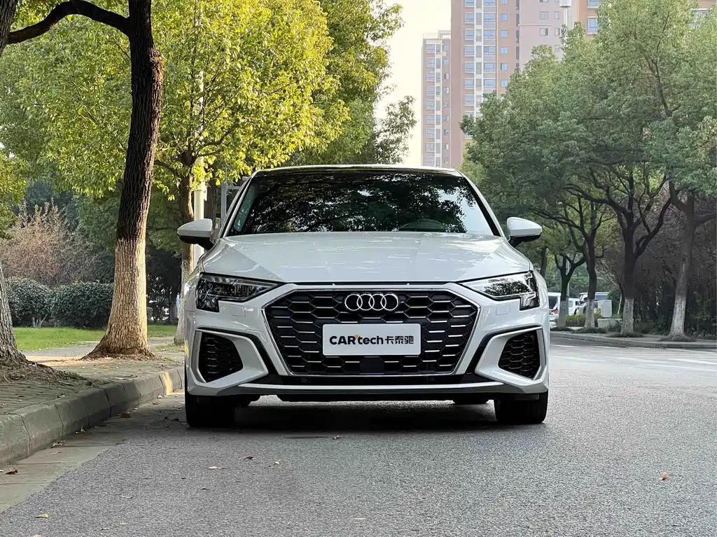 Audi Audi A3 2023 Facelift Sportback 35 TFSI Fashion Sport Edition 2023 - thumbnail 2