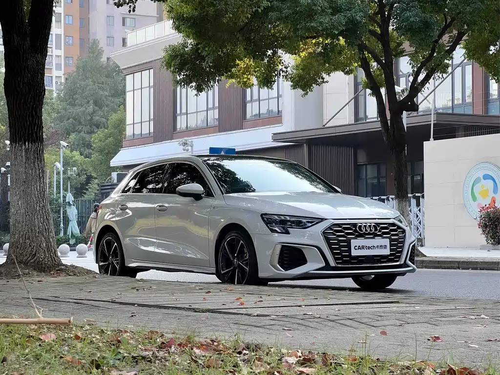 Audi Audi A3 2023 Facelift Sportback 35 TFSI Fashion Sport Edition 2023 - thumbnail 3