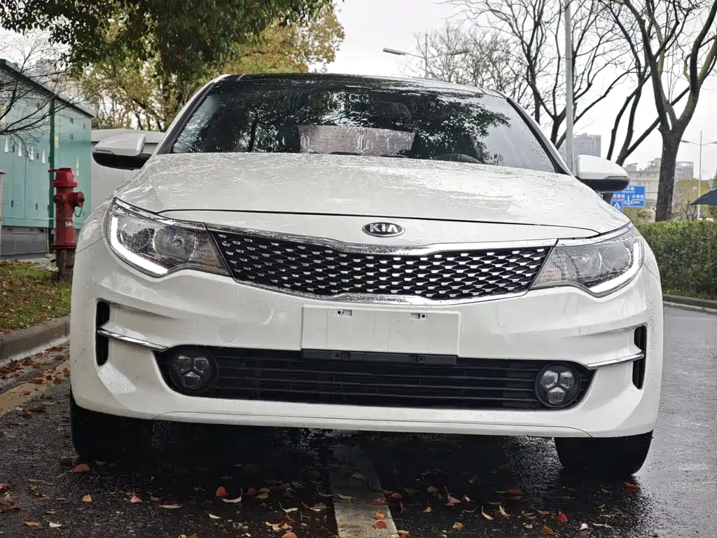 Kia Kia K5 2017 2.0L Automatic 15th Anniversary Special Edition LUX 2018 - thumbnail 2