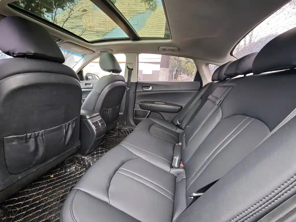 Kia Kia K5 2017 2.0L Automatic 15th Anniversary Special Edition LUX 2018 - thumbnail 5