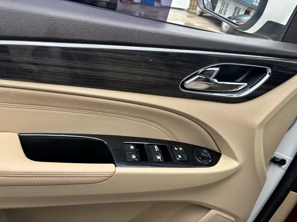 Baojun Baojun 730 2016 1.5L Manual Comfort 7-seater China V 2017 - thumbnail 15