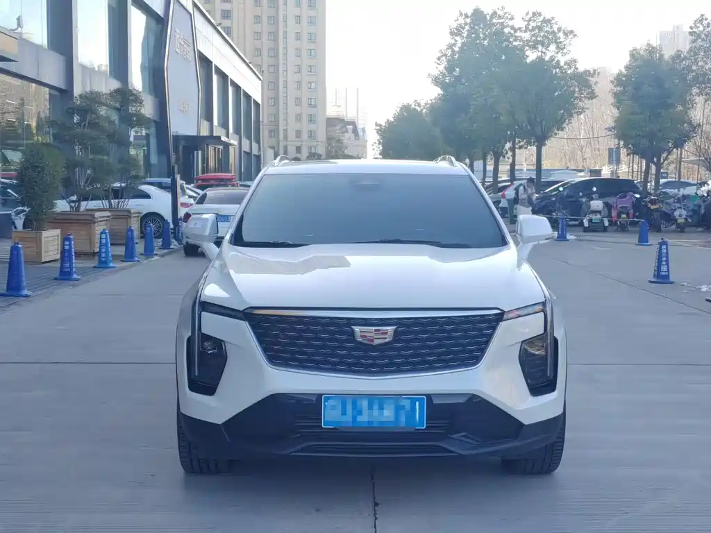 Cadillac Cadillac XT4 2024 28T FWD Luxury 2025 - thumbnail 2