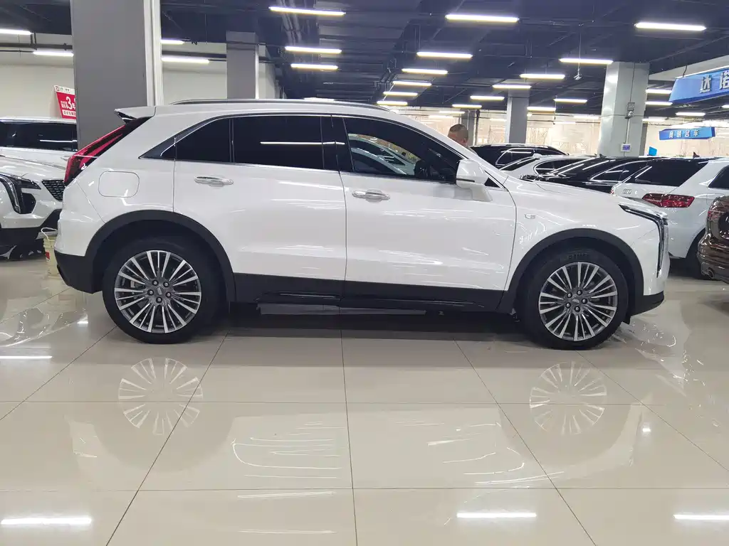 Cadillac Cadillac XT4 2024 28T FWD Luxury 2025 - thumbnail 4