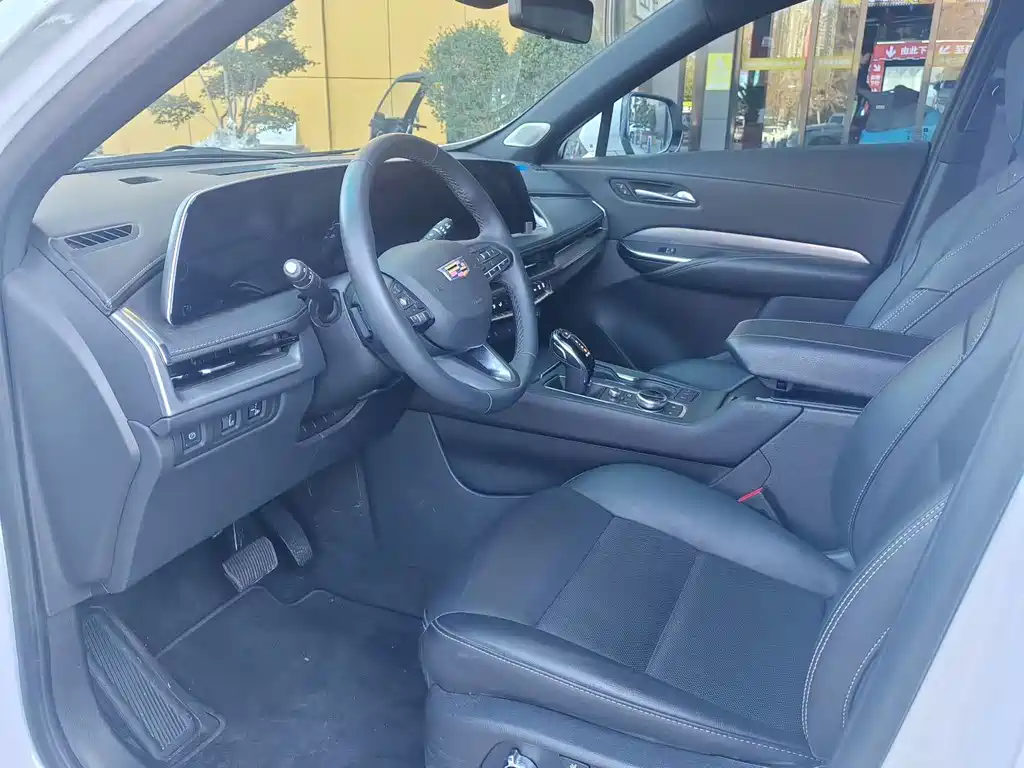 Cadillac Cadillac XT4 2024 28T FWD Luxury 2025 - thumbnail 5
