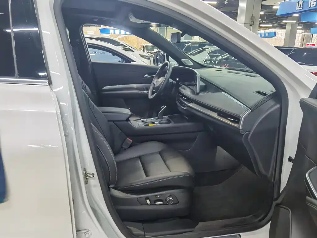 Cadillac Cadillac XT4 2024 28T FWD Luxury 2025 - thumbnail 8