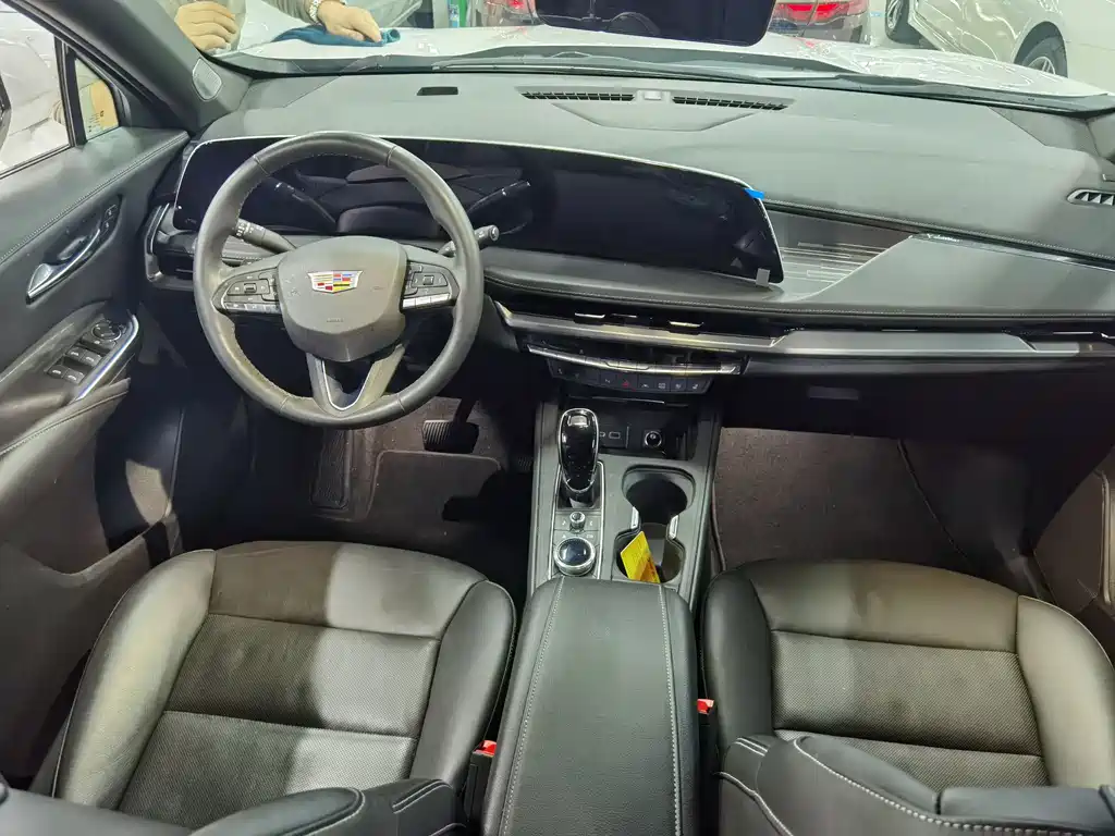 Cadillac Cadillac XT4 2024 28T FWD Luxury 2025 - thumbnail 10