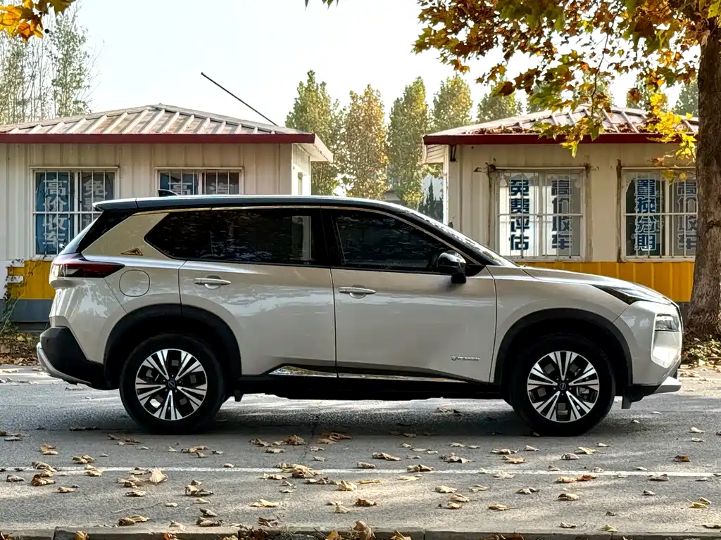 Nissan Nissan X-Trail 2023 e-POWER AWD Luxury Edition 2023 - thumbnail 4