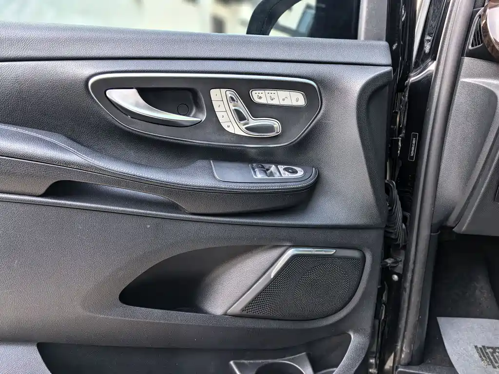 Mercedes-Benz Mercedes-Benz V-Class 2018 V 260 Exclusive Edition Euro V 2019 - thumbnail 18