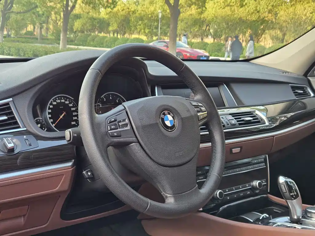 BMW BMW 5 Series GT 2015 528i xDrive Luxury Line 2017 - thumbnail 8