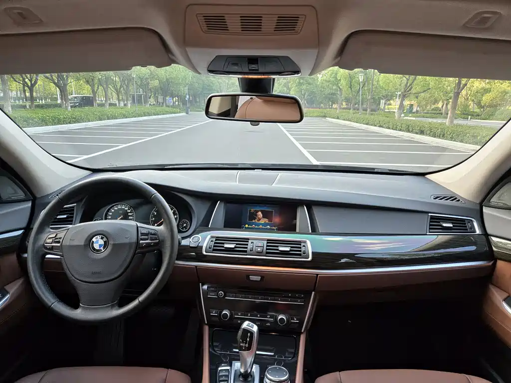BMW BMW 5 Series GT 2015 528i xDrive Luxury Line 2017 - thumbnail 9