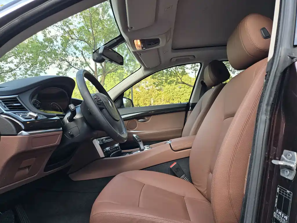 BMW BMW 5 Series GT 2015 528i xDrive Luxury Line 2017 - thumbnail 10