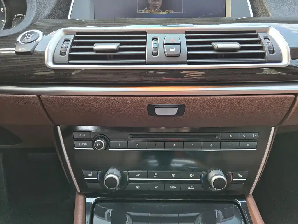 BMW BMW 5 Series GT 2015 528i xDrive Luxury Line 2017 - thumbnail 11