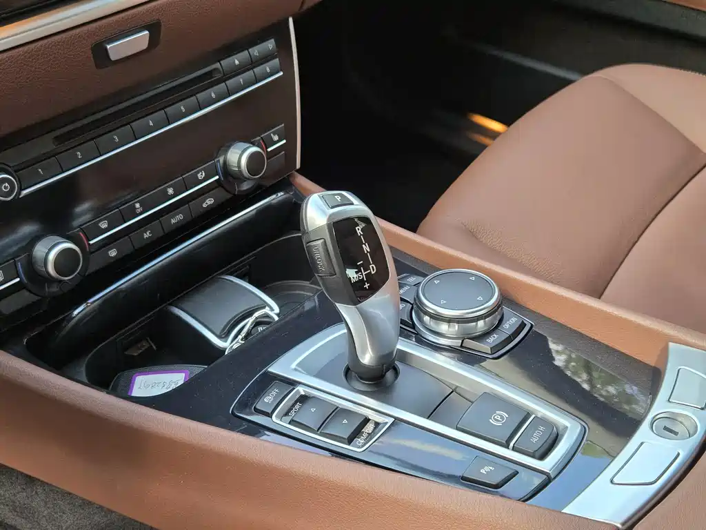 BMW BMW 5 Series GT 2015 528i xDrive Luxury Line 2017 - thumbnail 12