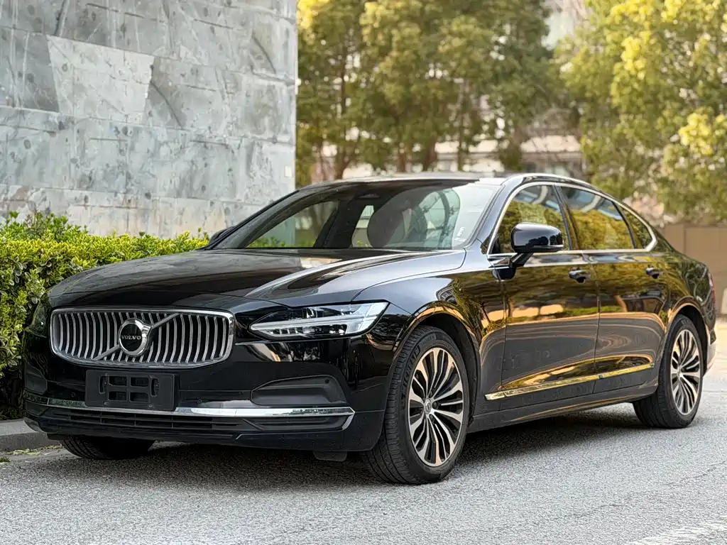 Volvo Volvo S90 2025 B5 Momentum Luxury Edition 2025