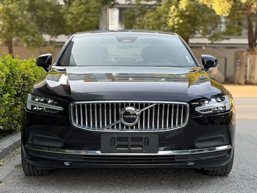 Volvo Volvo S90 2025 B5 Momentum Luxury Edition 2025 - thumbnail 2